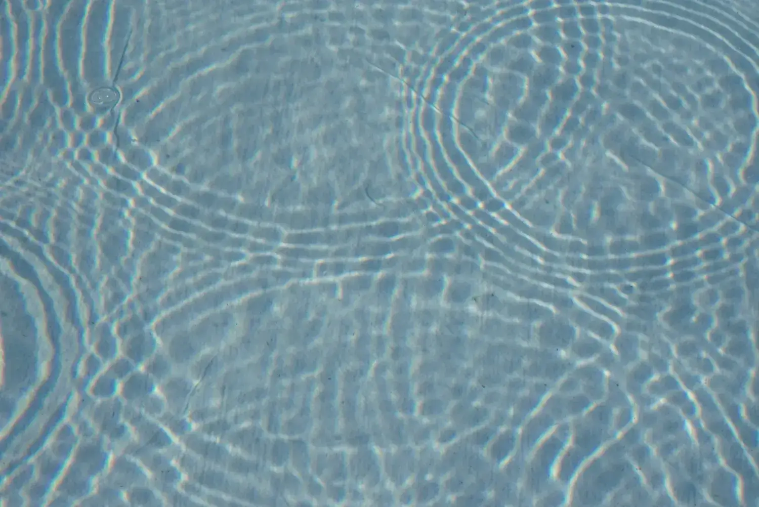 Many ripples on water overlapping each other
