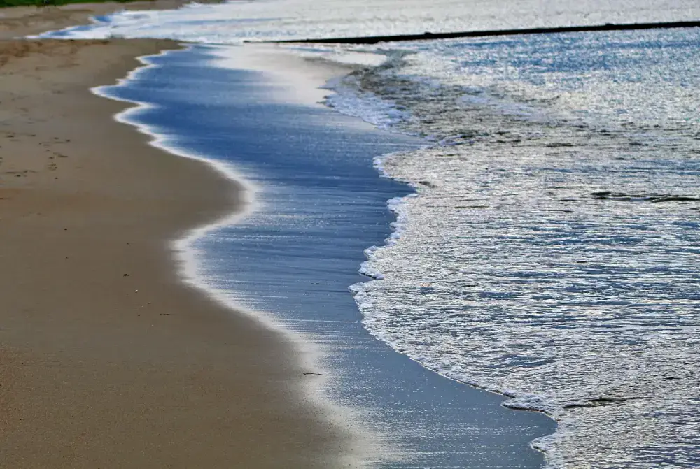 Tides on shore